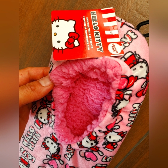 Hello Kitty Heart Slippers - Picture 2 of 3
